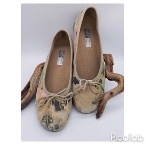 Munro American Abstract Velvet Flats